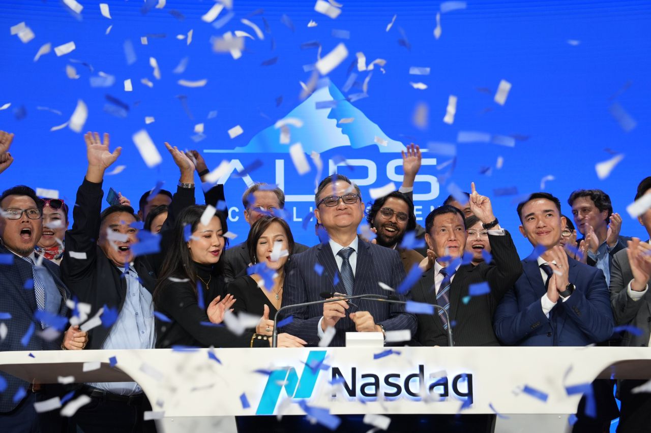 Darryl, Edward & Co. Congratulates Alps Group Inc on Successful Nasdaq Listing Following Business Combination with Globalink Investment Inc.